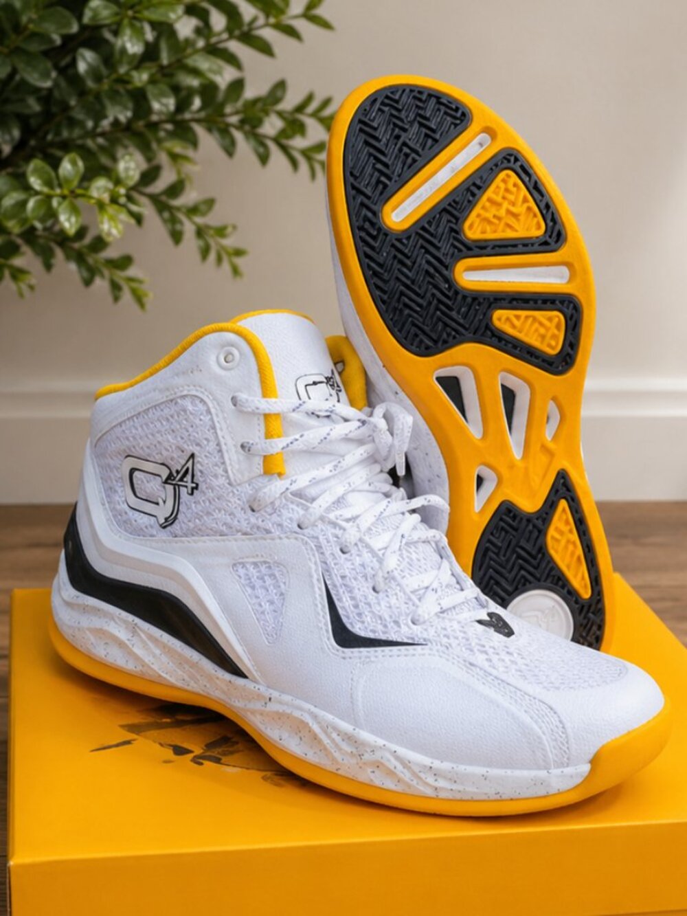 Q4 Basketball Shoes Men’s 11.5 White Yellow NIB